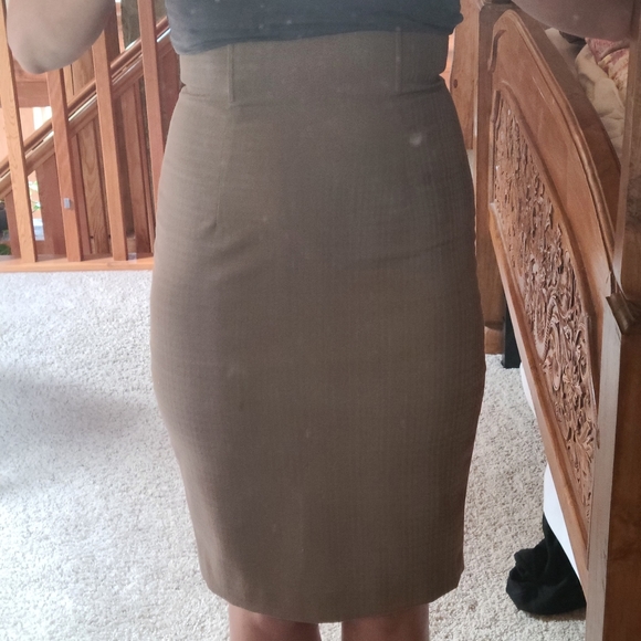 Sandra Angelozzi Pencil Skirt sz 30 (xs/s). Tan colour - Picture 2 of 7
